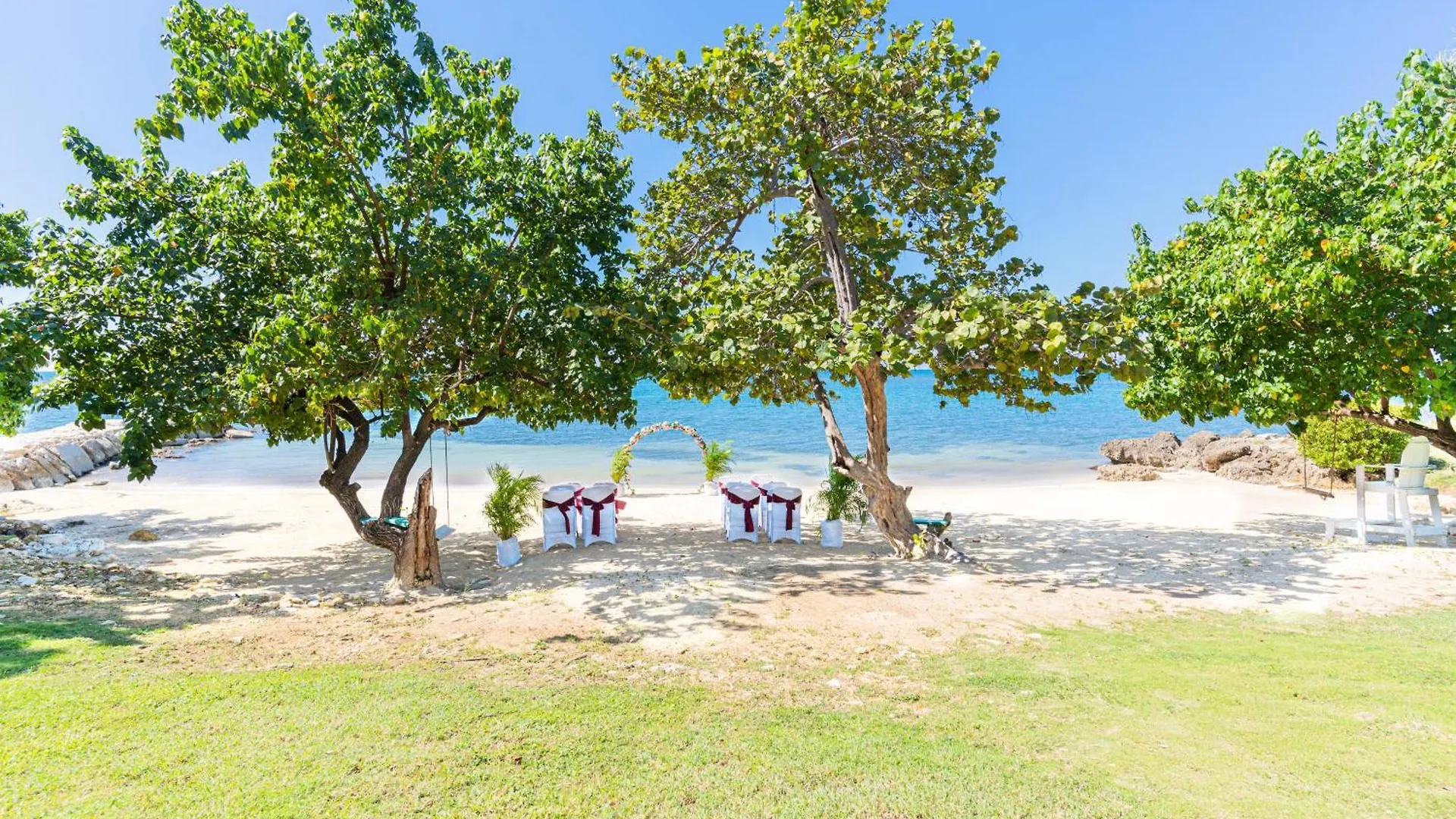 Whitehouse Westmore Beach Villas Limited ג'מייקה