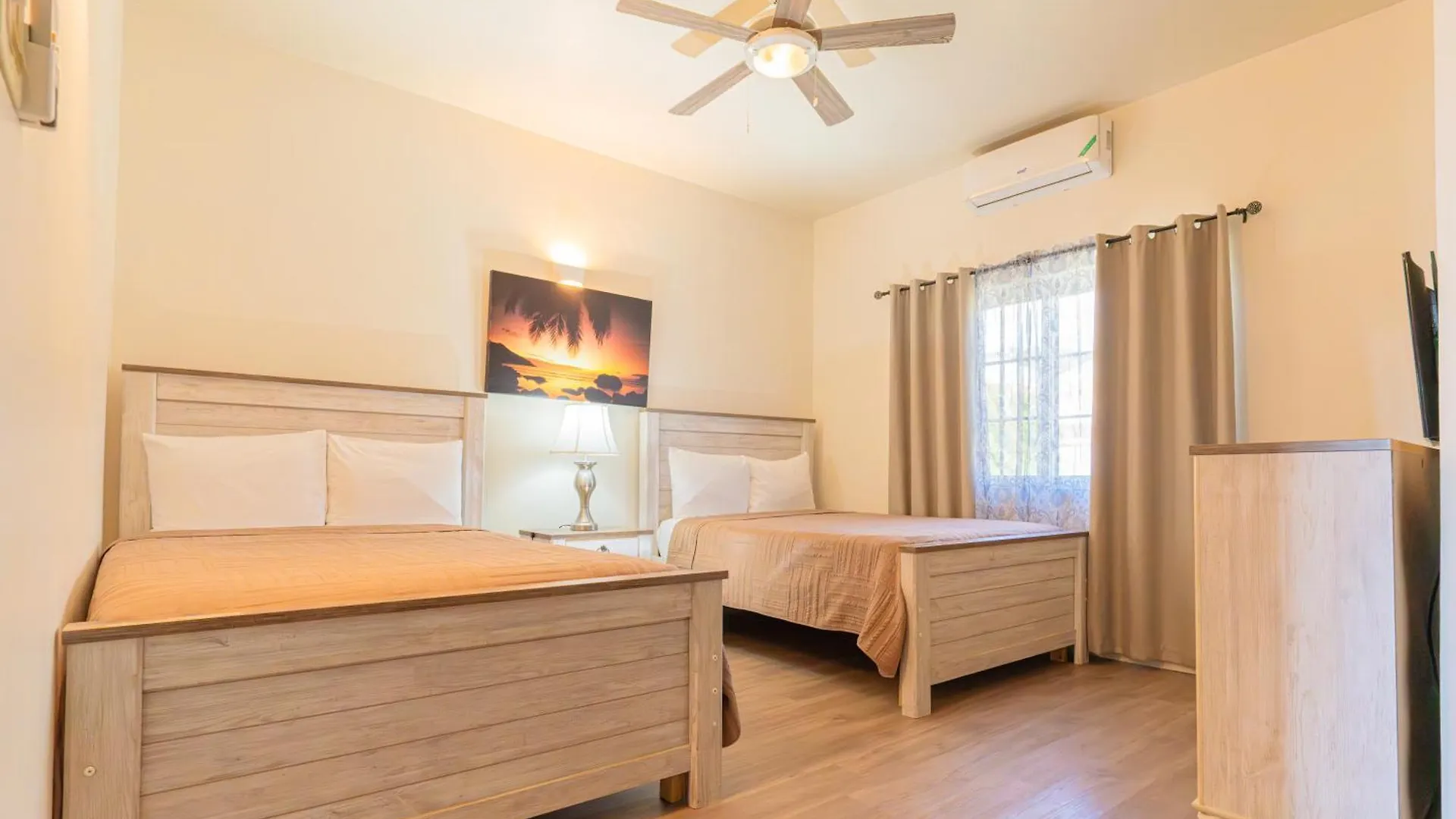 Whitehouse Westmore Beach Villas Limited מלון דירות